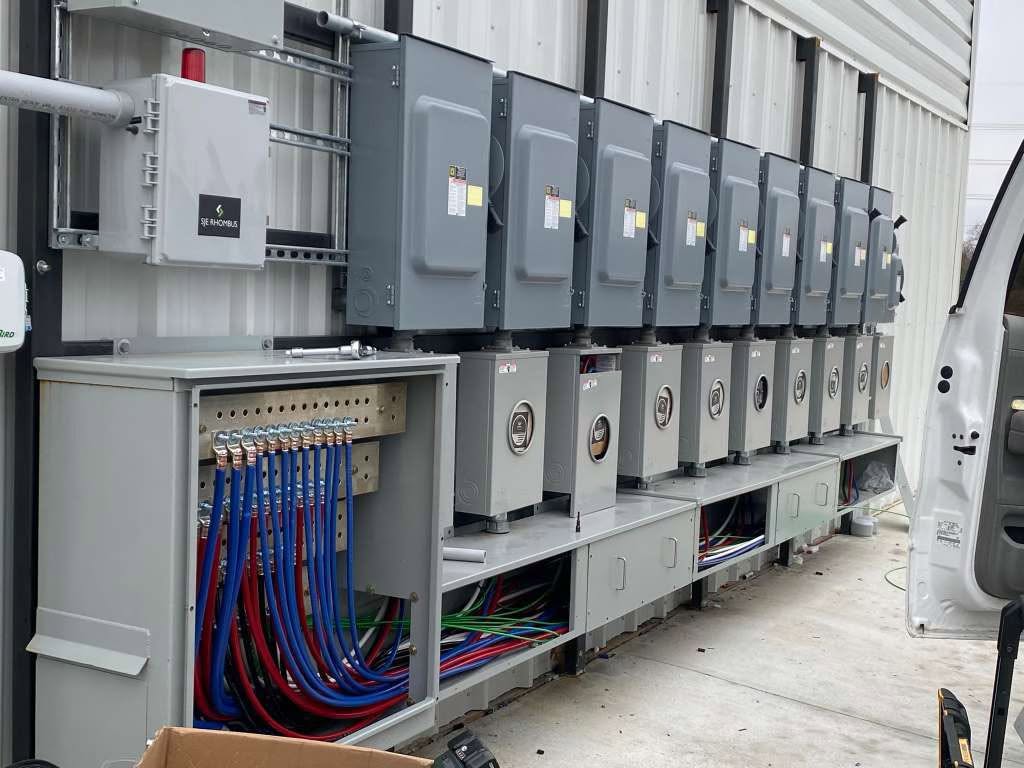 Multi-meter distribution bank with feeder conductors