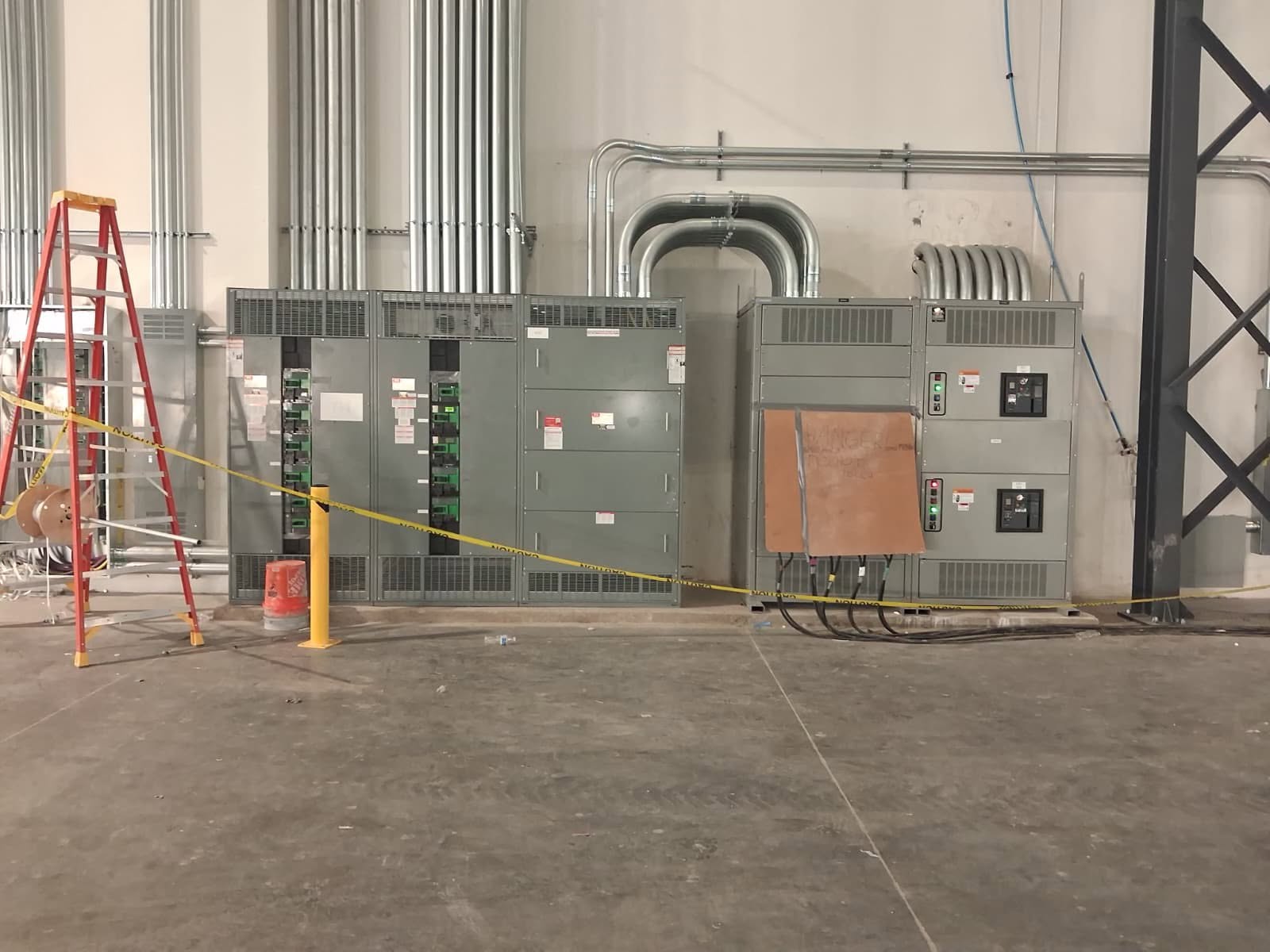 Industrial main switchboard and distribution lineup